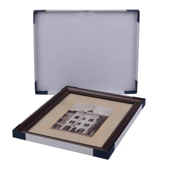 Francesco cardboard with different sizes